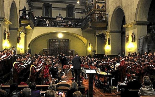 El coro durante el concierto del Oficio de Navidad.