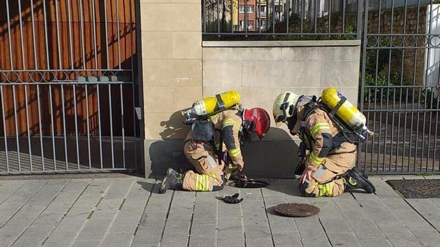 Los bomberos actúan en el punto de la fuga