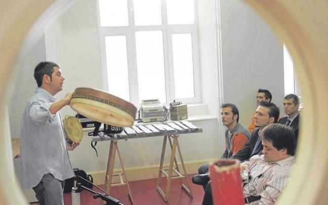 Kepa Junkera siempre ha estado dispuesto a transmitir sus conocimientos a otras personas.