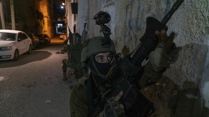 Militares israelíes durante la redada que han llevado a cabo la madrugada de este jueves en Cisjordania.