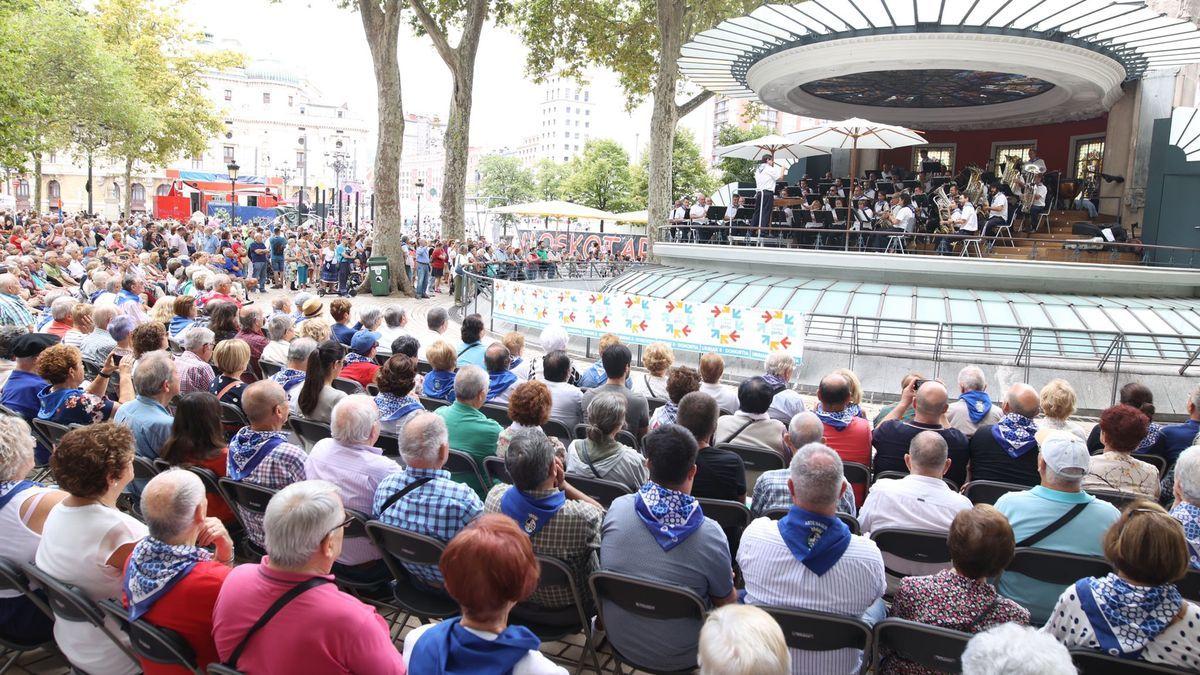 Música y ambiente en el Día Grande de Aste Nagusia