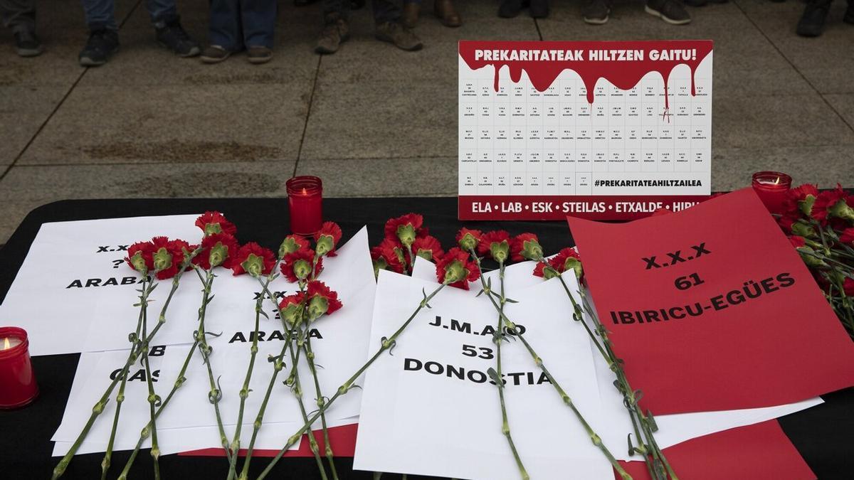 Manifestación de los sindicatos ELA, LAB, ESK, Steilas, EHNE e HIRU con motivo del Día Internacional de la Salud y la Seguridad en el Trabajo.