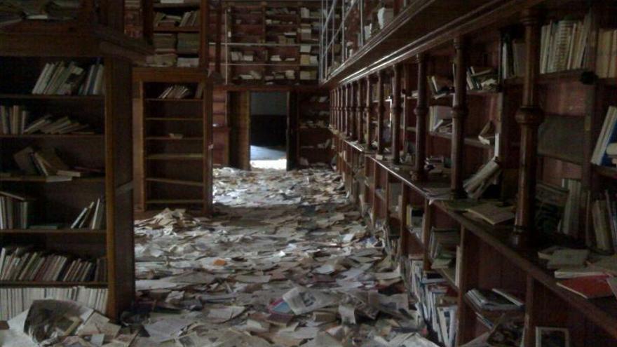 La biblioteca, expoliada tras marcharse los capuchinos.