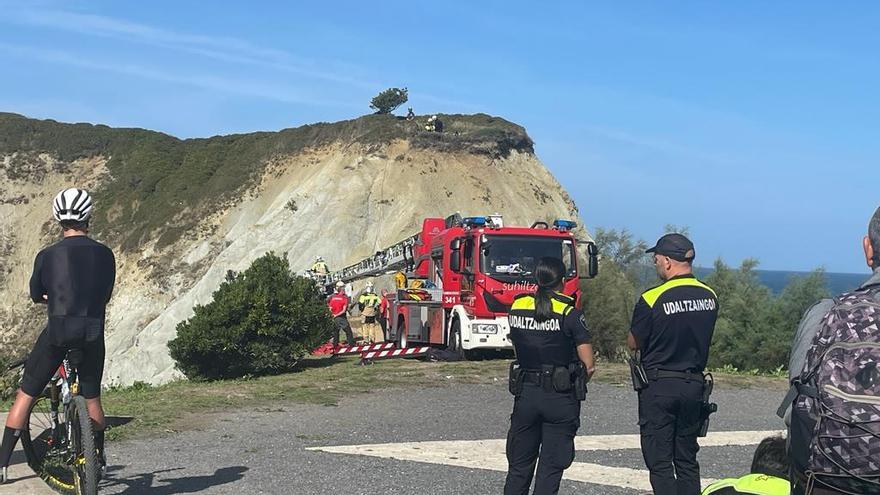 Rescatan a un joven en el Peñón de Sopela