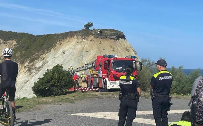 Rescatan a un joven en el Peñón de Sopela Rescatan a un joven en el Peñón de Sopela