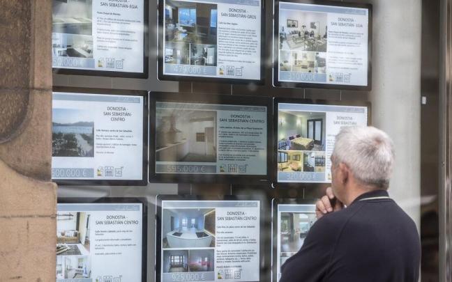 Escaparate de inmobiliaria de Donostia