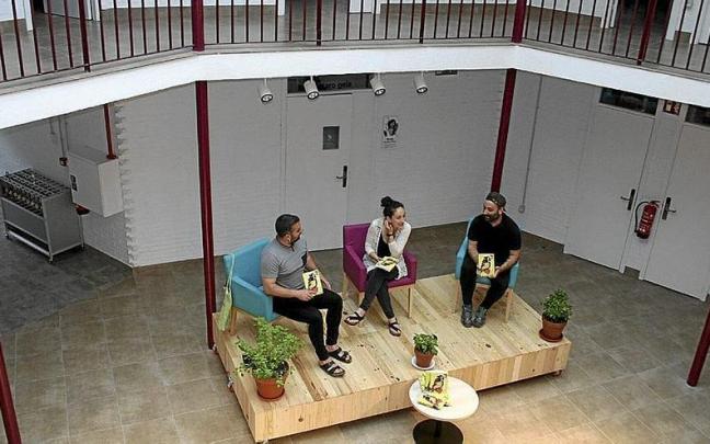 Presentaci&oacute;n de un libro en Kulturarteko Plaza Feminista.