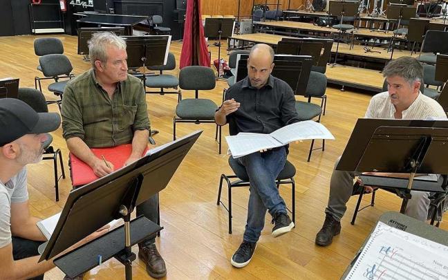 Koldo Uriarte, Bingen Mendizabal e Iker Sánchez junto a Urdangarin. F.: Cedida Koldo Uriarte, Bingen Mendizabal e Iker Sánchez junto a Urdangarin. F.: Cedida