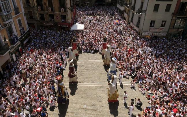 ¡Búscate en las fotos de la despedida de gigantes, cabezudos y kilikis!