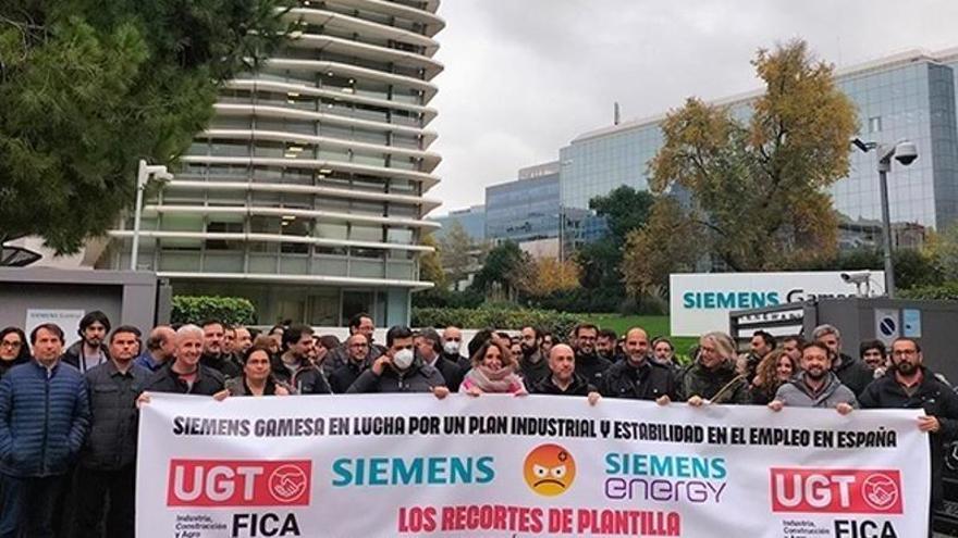 Concentración de trabajadores de Siemens Gamesa.