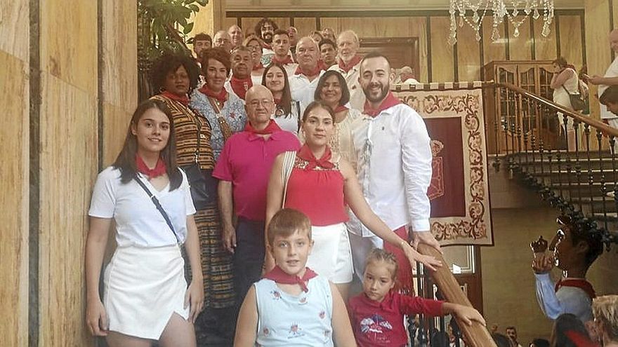 Miembros de Por Estella y Podemos ayer en el ayuntamiento.