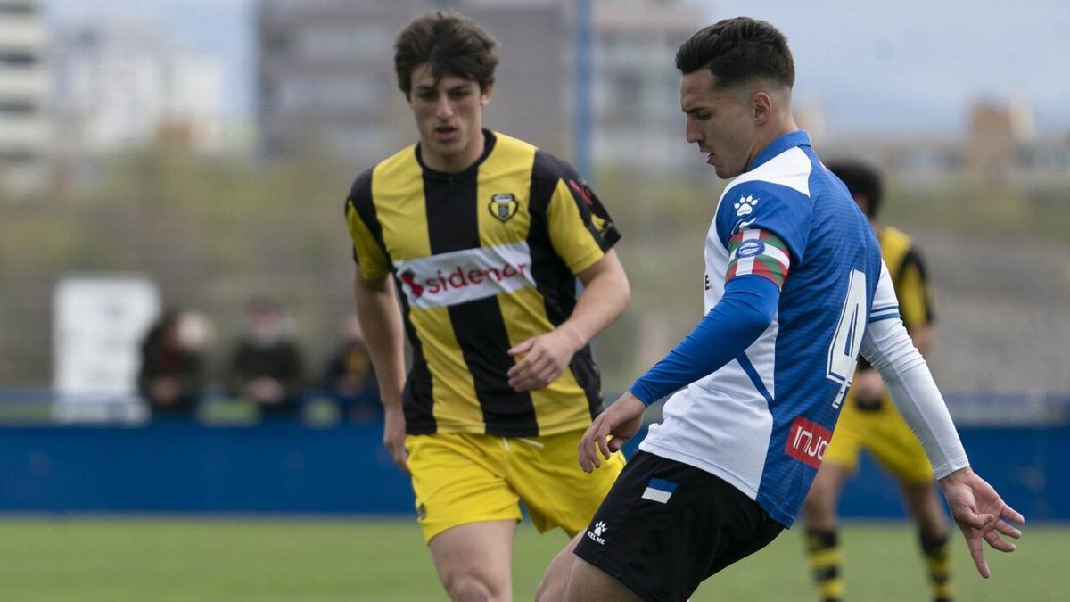 Imanol Baz, en un partido del pasado curso con el filial