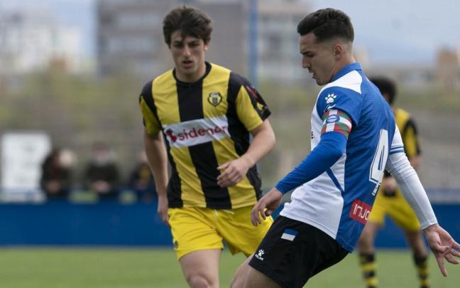 Imanol Baz, en un partido del pasado curso con el filial Imanol Baz, en un partido del pasado curso con el filial