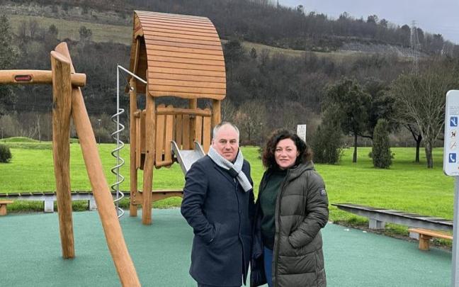 Laster hasiko dira jolasgunea estaltzeko lanak.