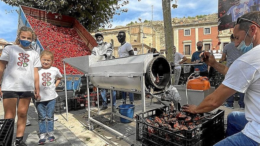 Demostración de asado y pelado en la anterior jornada de exaltación.