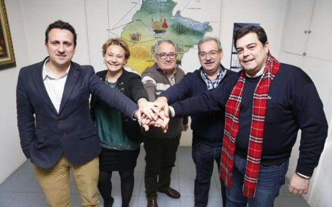 De izda a dcha: Juan Ramón Lafón, Eva Blanco, Luis Sabalza, Fidel Medrano, Pedro Baile, en diciembre de 2014.