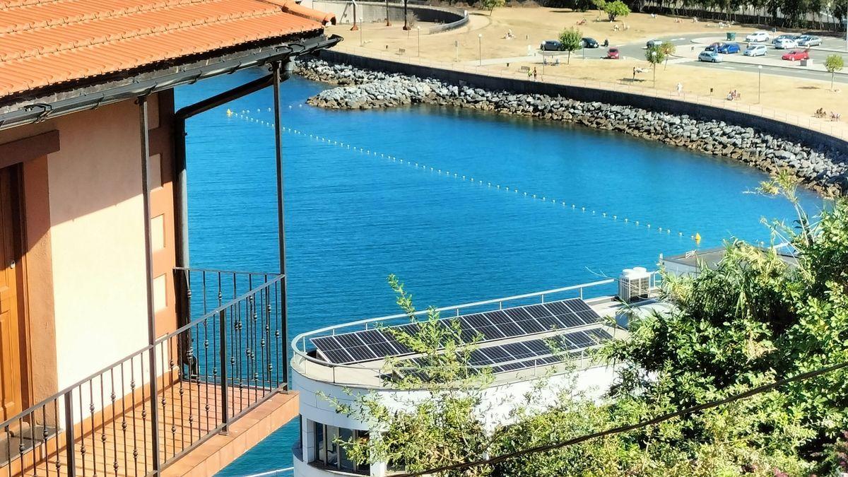 Placas solares instaladas en el multiusos del Puerto.