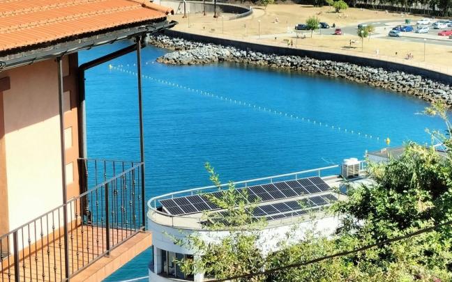 Placas solares instaladas en el multiusos del Puerto.