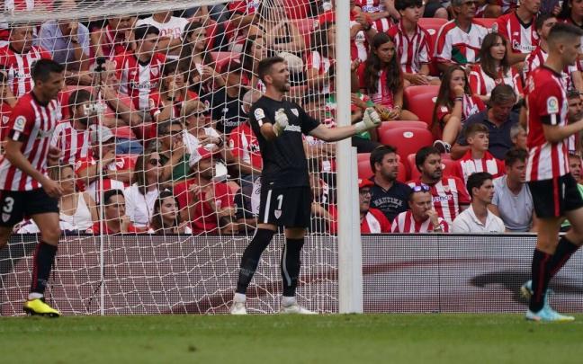 Unai Simón celebra una acción defensiva del Athletic. Unai Simón celebra una acción defensiva del Athletic.
