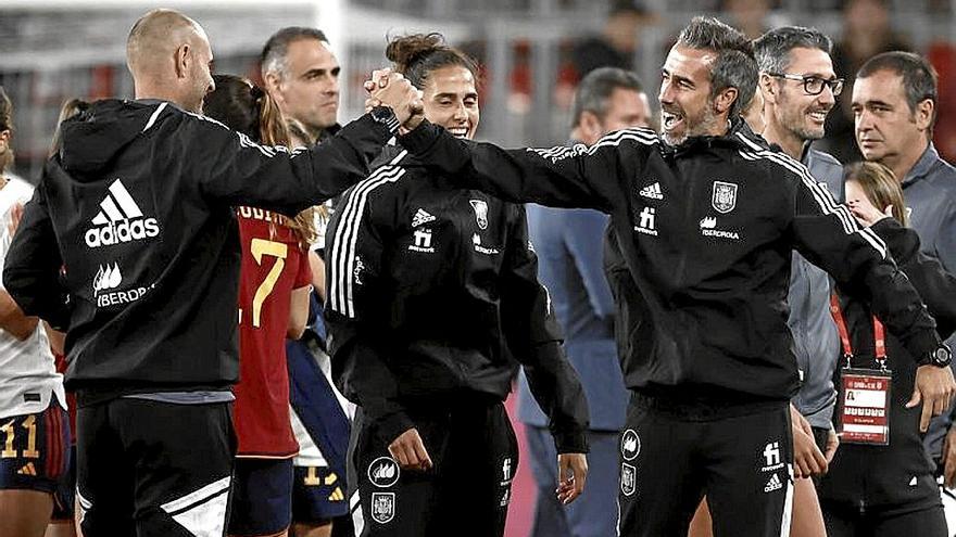 Vilda celebra la victoria de la selección española en El Sadar. | FOTO: EFE