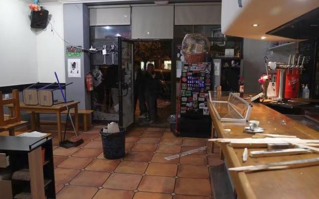 Ultras del Bar&ccedil;a destrozan el bar en el que se junta Indar Gorri y dejan tres heridos