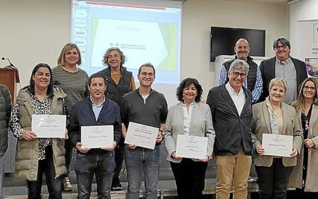 Representantes de la Mancomunidad y de los municipios adscritos a la misma, esta semana en Azagra. | FOTO: CEDIDA