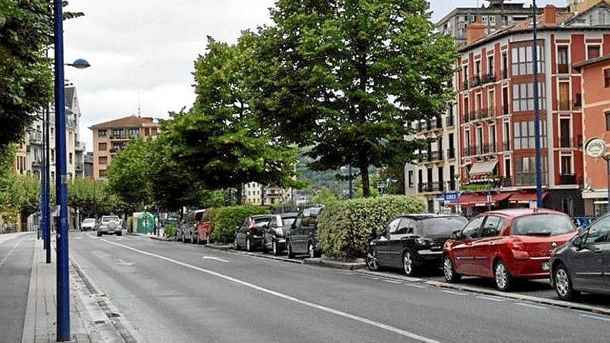 Tramo de la avenida de Navarra que se cerrará al tráfico. | FOTO: N.G.