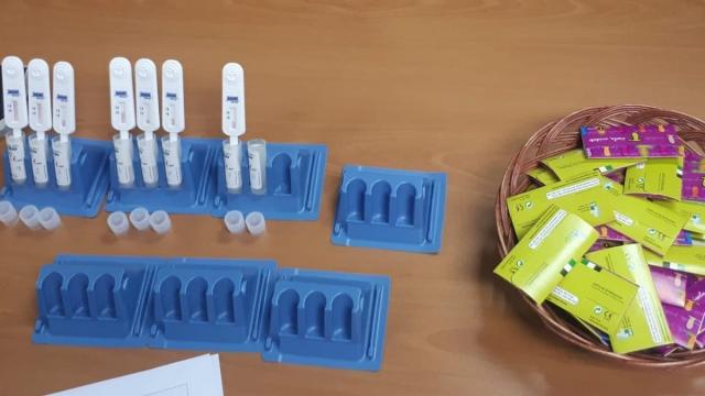 Pruebas rápidas para detectar el VIH.