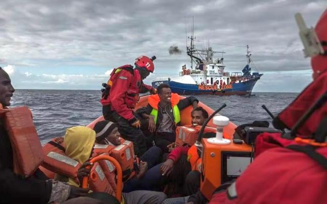 Gestos sonrientes de personas rescatadas durante la primera misión del 'Aita Mari', en noviembre de 2019. Gestos sonrientes de personas rescatadas durante la primera misión del 'Aita Mari', en noviembre de 2019.