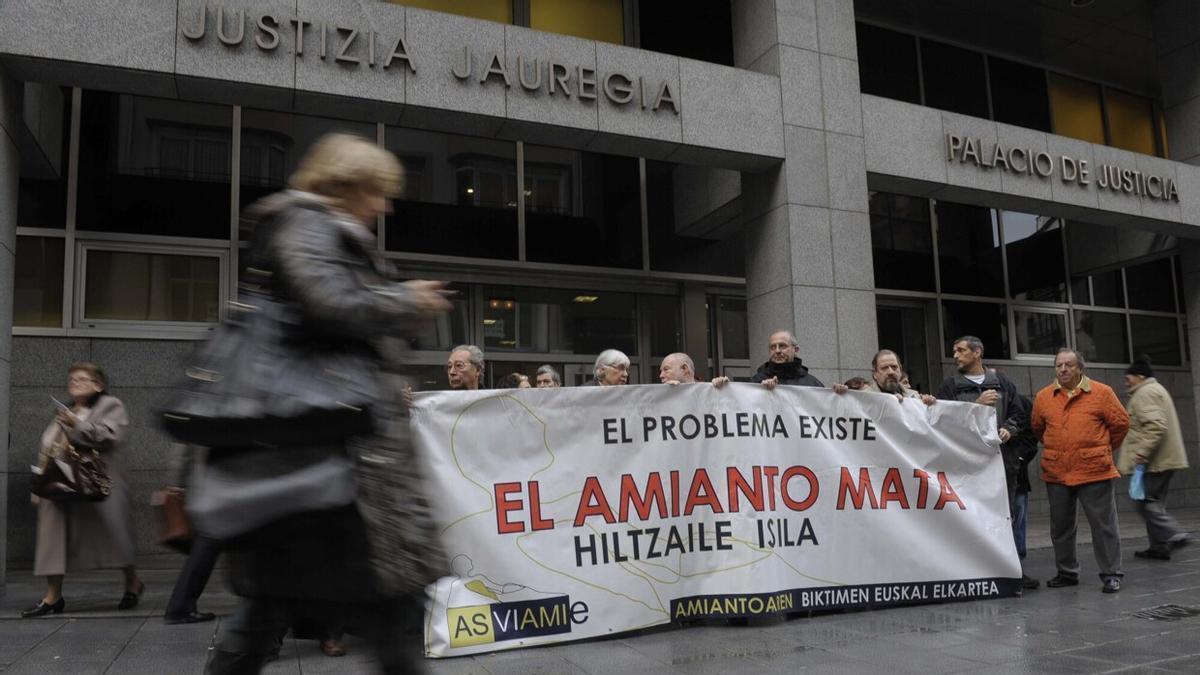 Movilización de la Asociacion Asviamie, asociación de victimas del amianto de Euskadi.