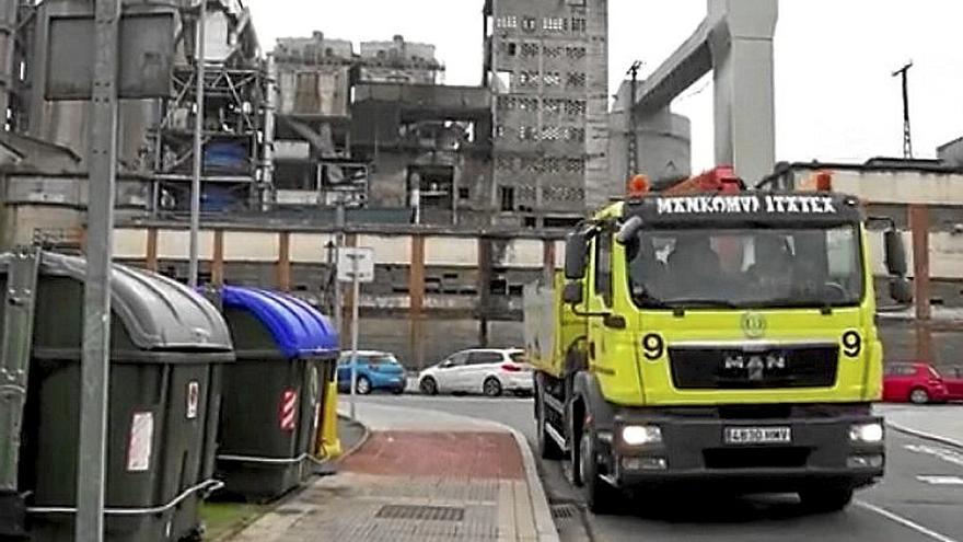 Está previsto comprar un nuevo camión de la basura. | FOTO: M. A.