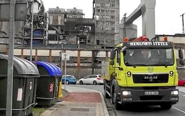 Está previsto comprar un nuevo camión de la basura. | FOTO: M. A.