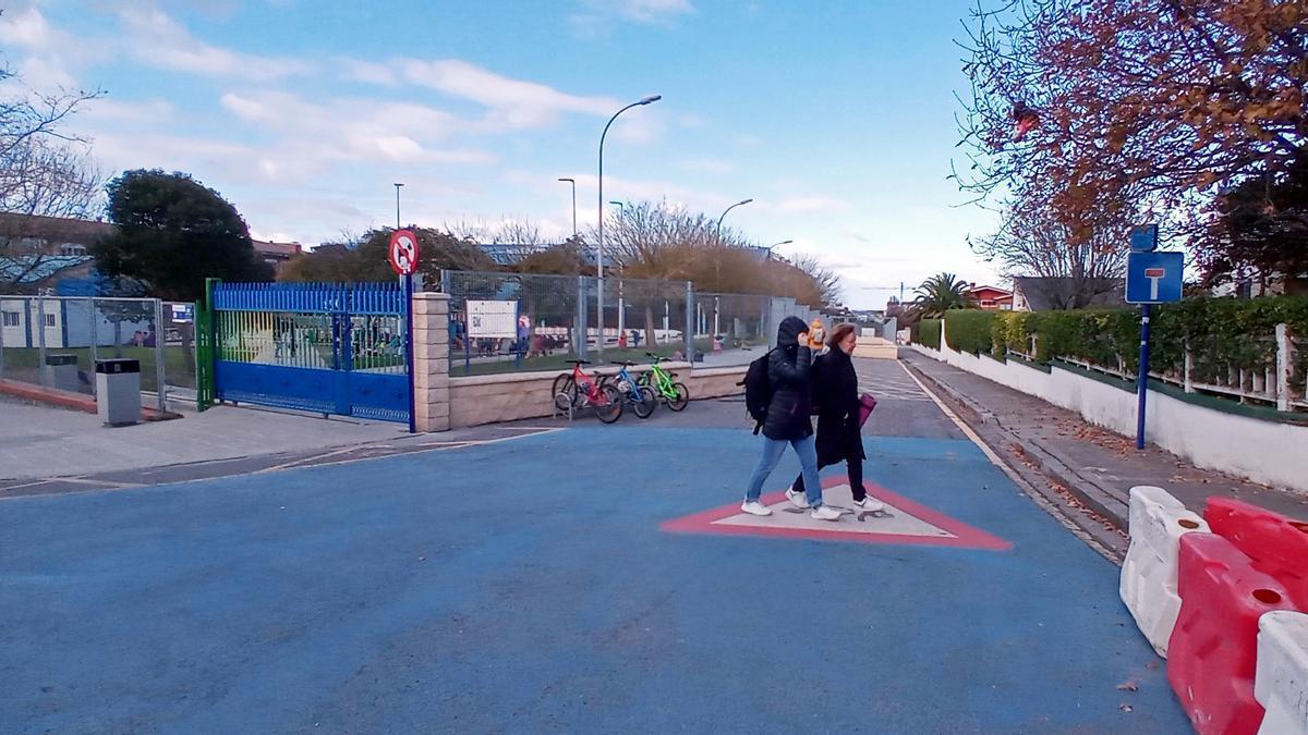 La calle Goiene, actualmente cerrada al tráfico, está ubicada junto al colegio público Zipiriñe de Sopela.