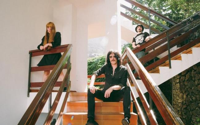 Los tres integrantes del grupo Cápsula.