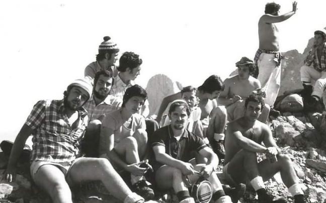 Fotografía de una de las primeras ascensiones organizadas por el Club Alpino Gallarreta.