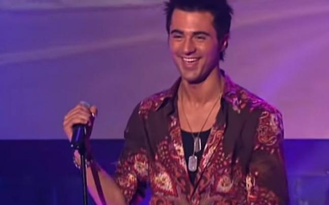 Darius Campbell Danesh durante una actuaci&oacute;n en 'CD:UK'.