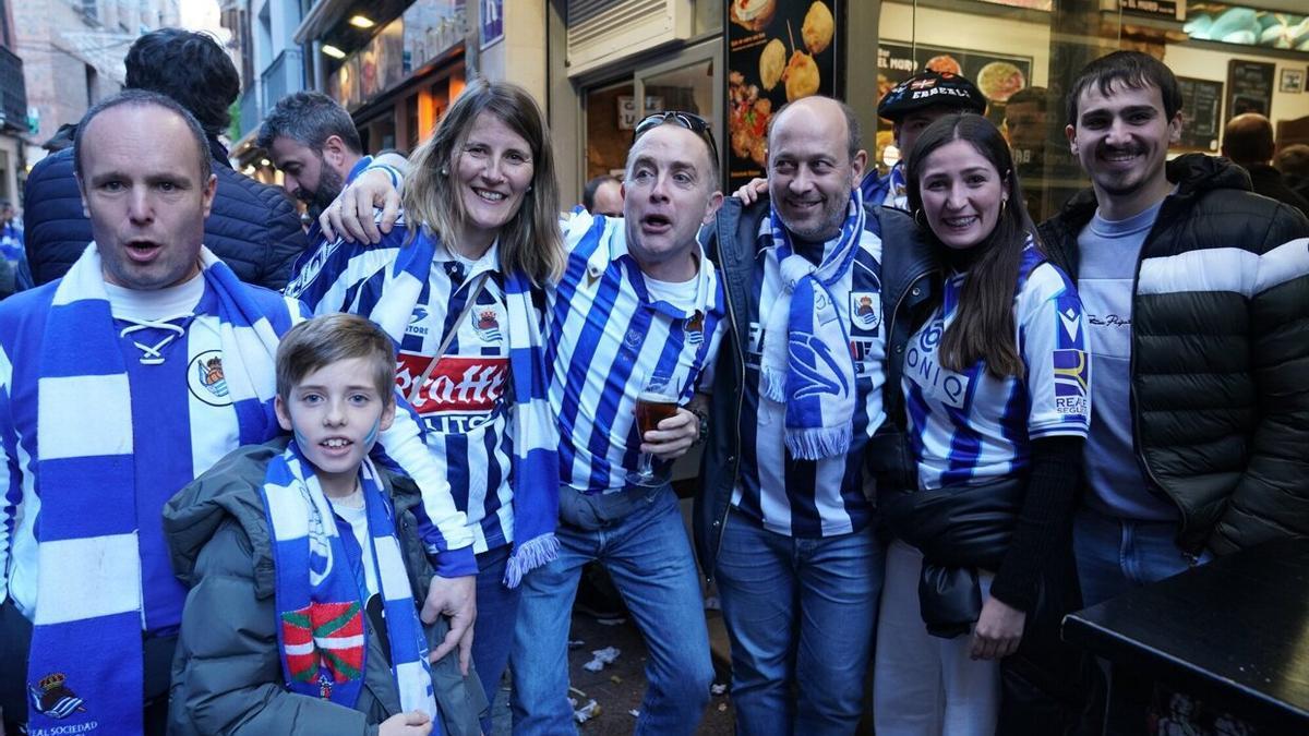 Gran ambiente de la afición de la Real en Logroño