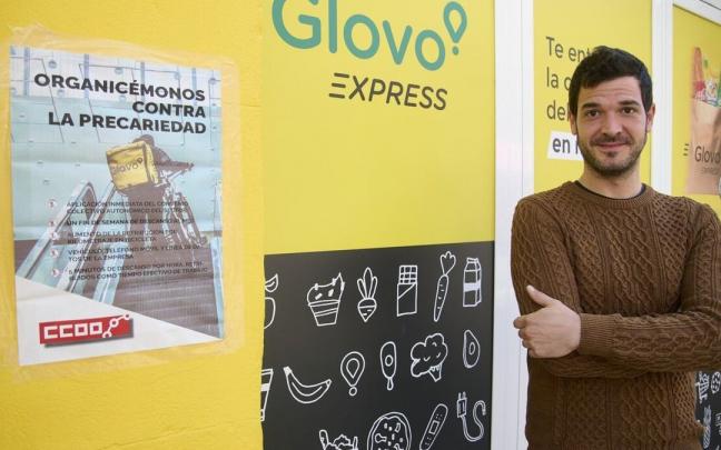 David Moreno &Aacute;lvarez, en el centro de trabajo de Glovo Express, en Pamplona.