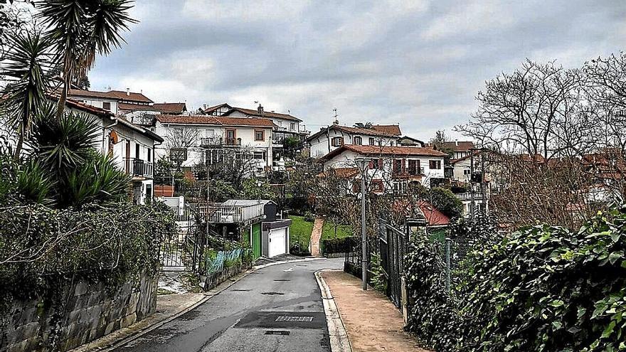 Las casas de Olabarrieta se han incluido en el catálogo, lo que ha suscitado oposición vecinal. | FOTO: S. M.