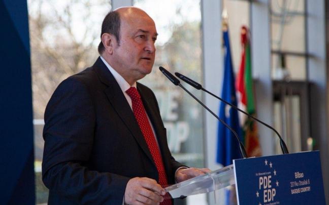 El presidente del EBB, Andoni Ortuzar, durante un encuentro del PDE en Bilbao en 2019.