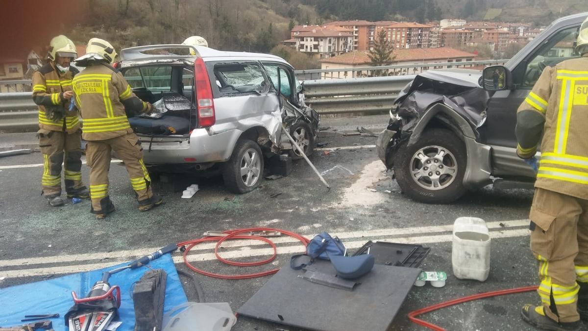 Accidente de tráfico en una carretera vasca.