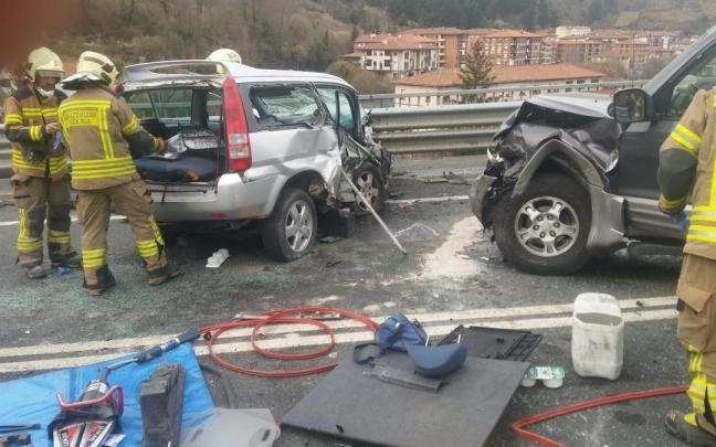 Accidente de tráfico en una carretera vasca.