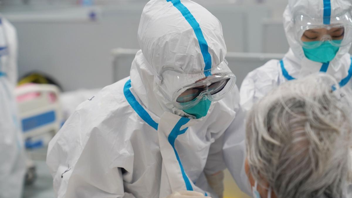 El impacto de este aumento de la transmisión se está observando en los hospitales.