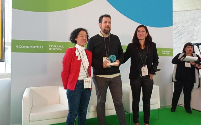 El alcalde de Villava, Mikel Oteiza, y la edil Irene Latasa (derecha), en la entrega de premios celebrada en Madrid. El alcalde de Villava, Mikel Oteiza, y la edil Irene Latasa (derecha), en la entrega de premios celebrada en Madrid.
