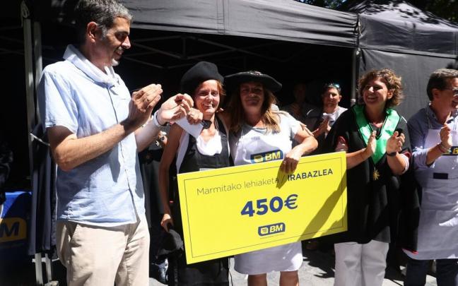 La txapela para la pareja donostiarra compuesta por Eli Murgiondo y Eli Artola. La txapela para la pareja donostiarra compuesta por Eli Murgiondo y Eli Artola.