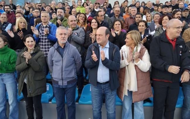 El lehendakari, Iligo Urkullu, y el presidente del EBB del PNV, Andoni Ortuzar durante el Alderdi Eguna. El lehendakari, Iligo Urkullu, y el presidente del EBB del PNV, Andoni Ortuzar durante el Alderdi Eguna.