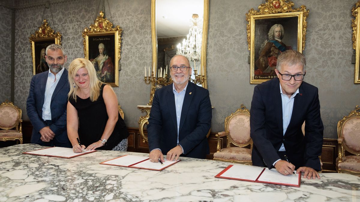 De izda a dcha: Edelmiro Castro, Leire Díez, consejero Cigudosa y Francisco Fernández.