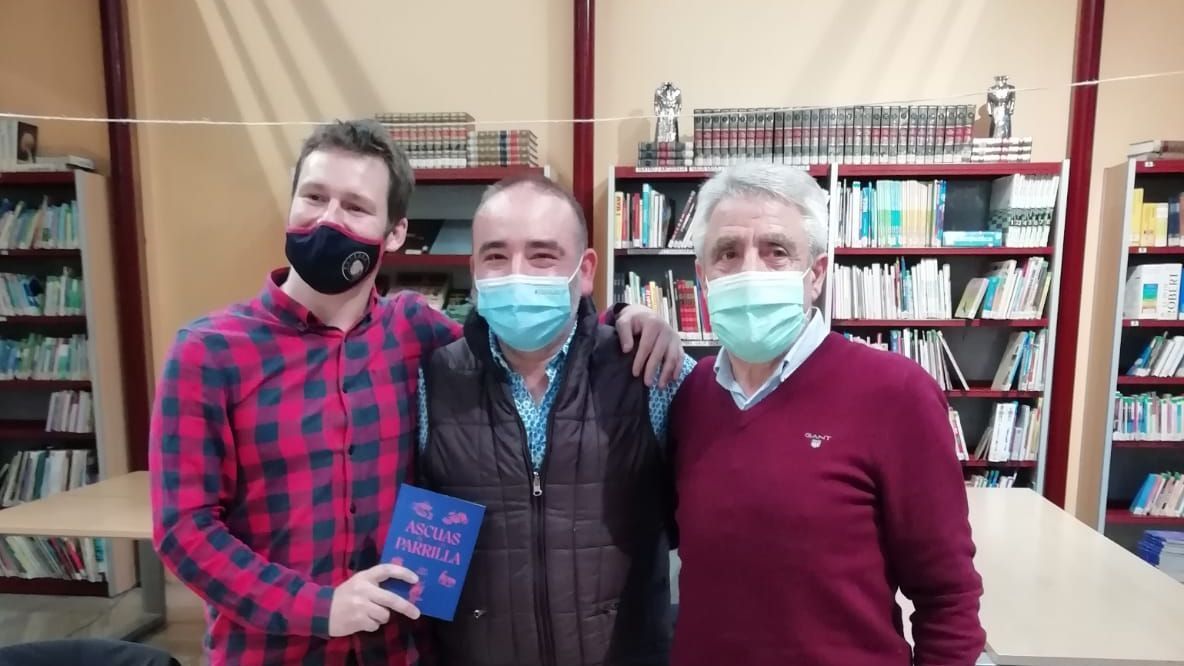 El escritor de Balmaseda en una de las presentaciones de su obra.