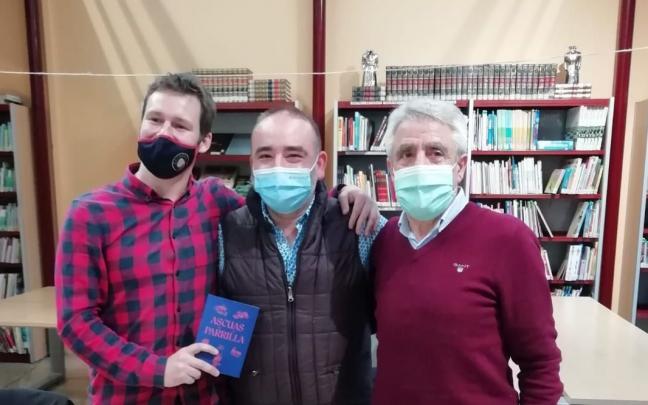 El escritor de Balmaseda en una de las presentaciones de su obra.