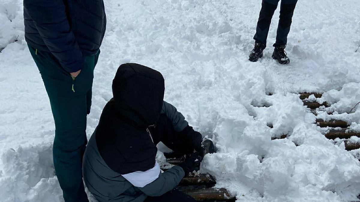Rescate del menor atrapado en el paso canadiense